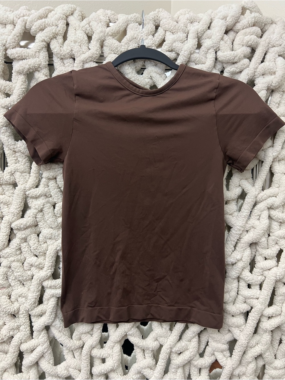 SKIMS SOFT SMOOTHING T-SHIRT NWT - COCOA